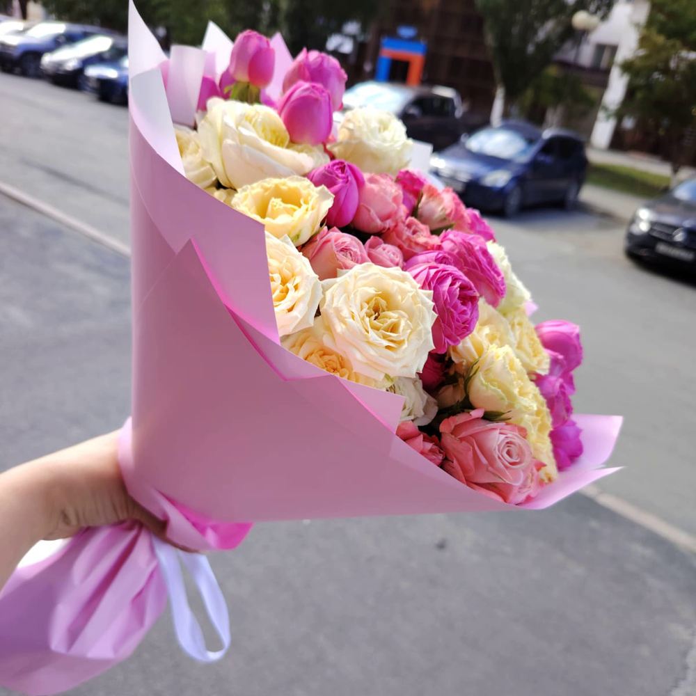 Букет "Солнечный микс" из 13 веток кустовой розы