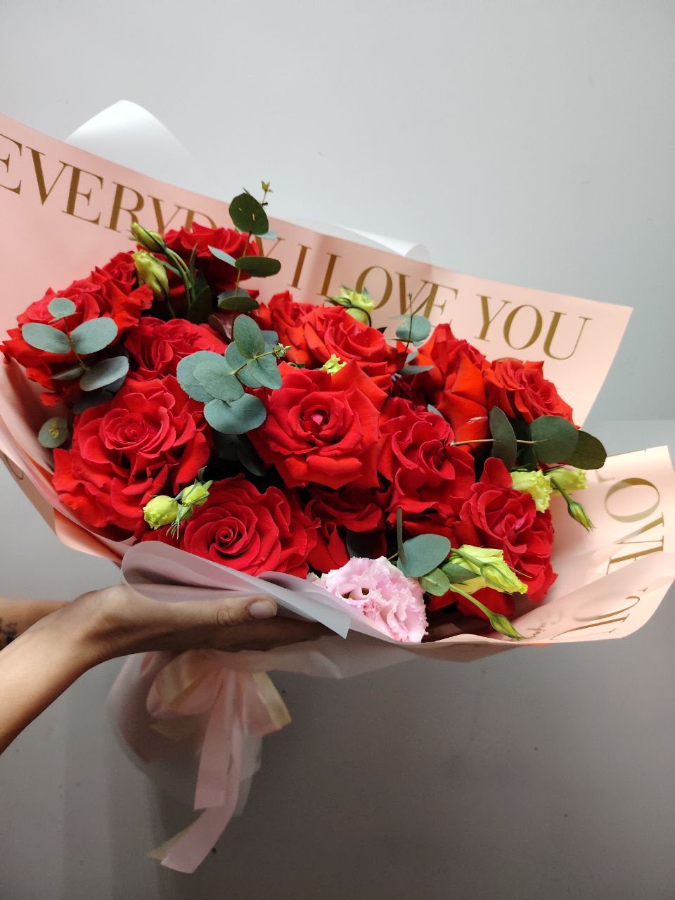 Букет французских алых роз "Моей миледи"