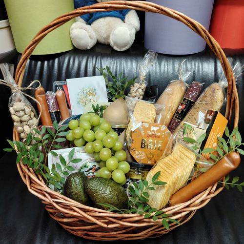 Подарочная корзина с продуктами "Изобилие" 