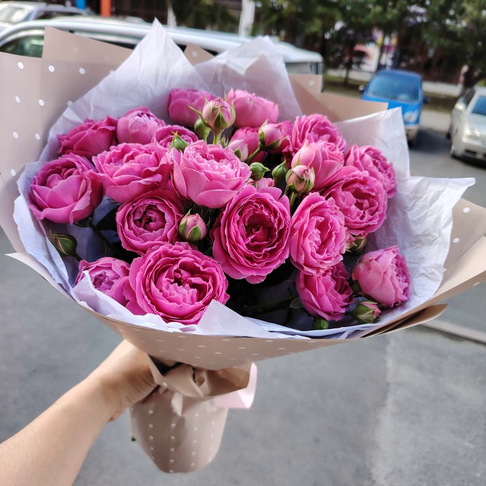 Букет "Мисти" из 7 веток кустовой розы