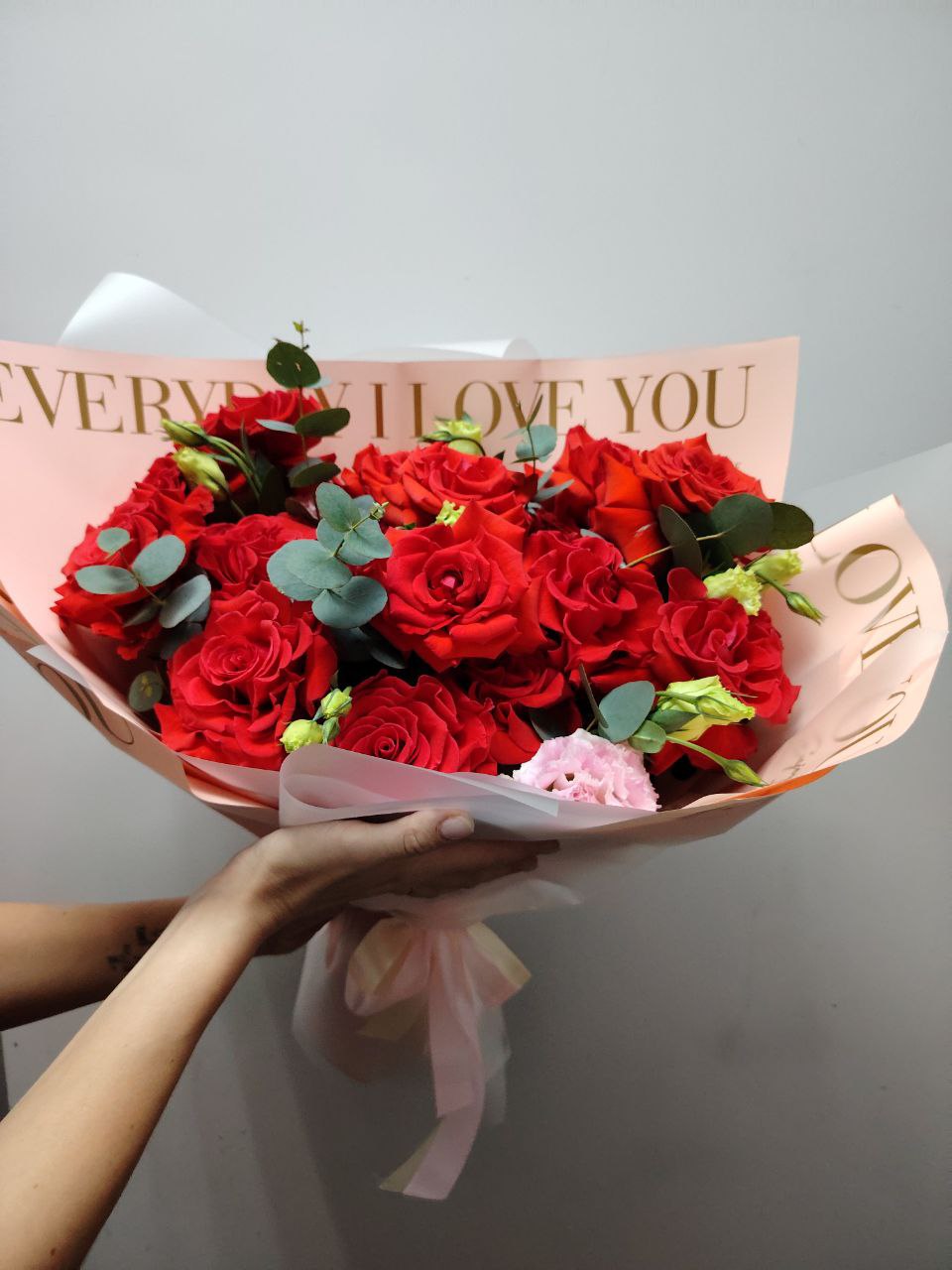 Букет французских алых роз "Моей миледи"