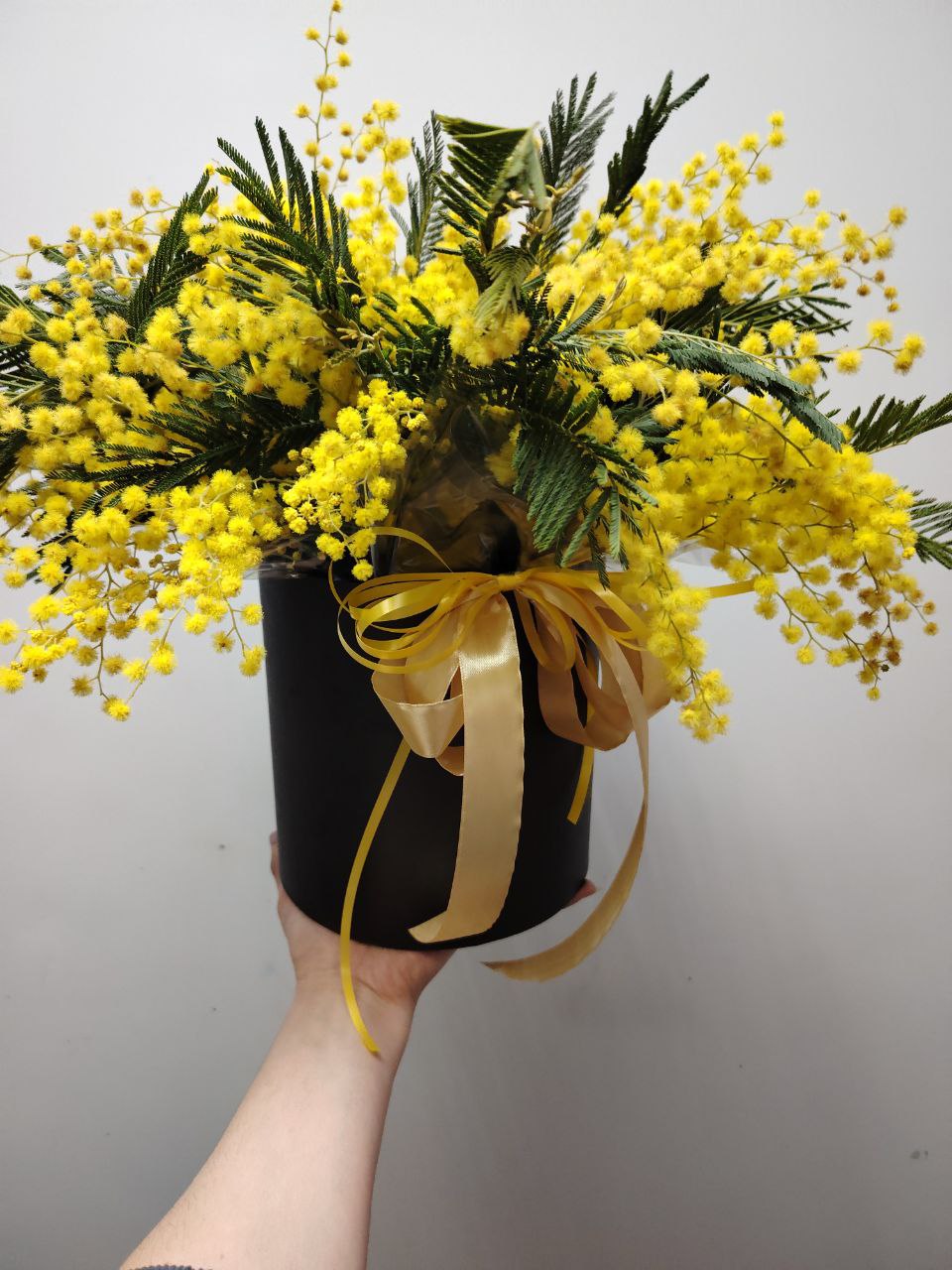 Букет из мимозы в коробке