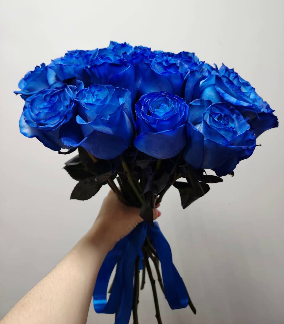 Букет из 15 синих роз "Сияние сапфиров"