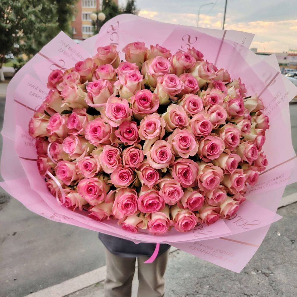 Букет из 71 нежно-розовой розы